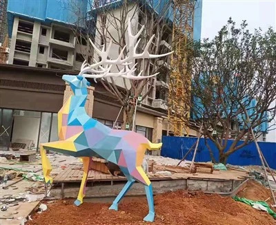 Fiberglas kiyik haykaltaroshi